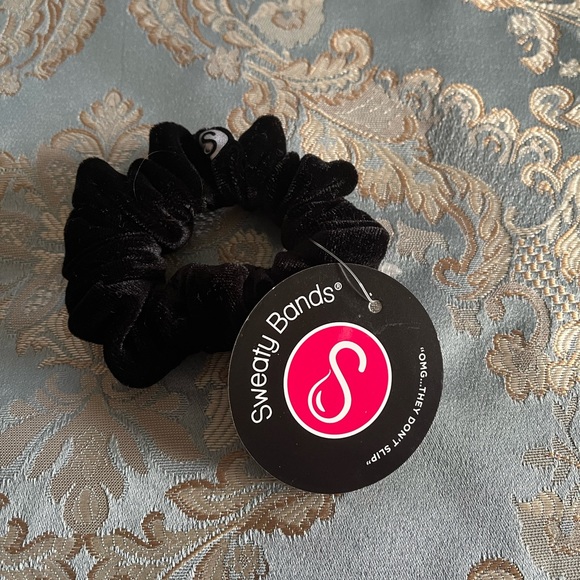 Sweaty Bands Hair Scrunchy - Picture 2 of 2